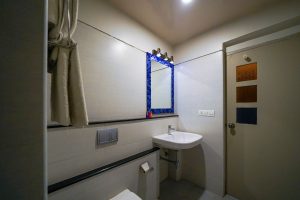 Superior Twin room Restroom (8)