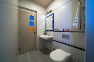 Superior room restroom (2)