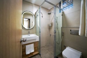 13 Deluxe room restroom 6