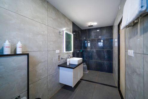 Deluxe room (7)