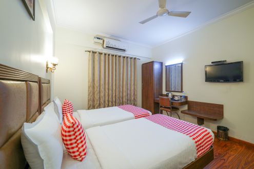 Twin room (2)