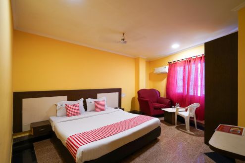 Deluxe Room (2)