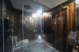 Jacuzzi Suite room (8)
