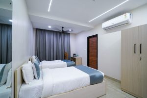 Twin room (10)
