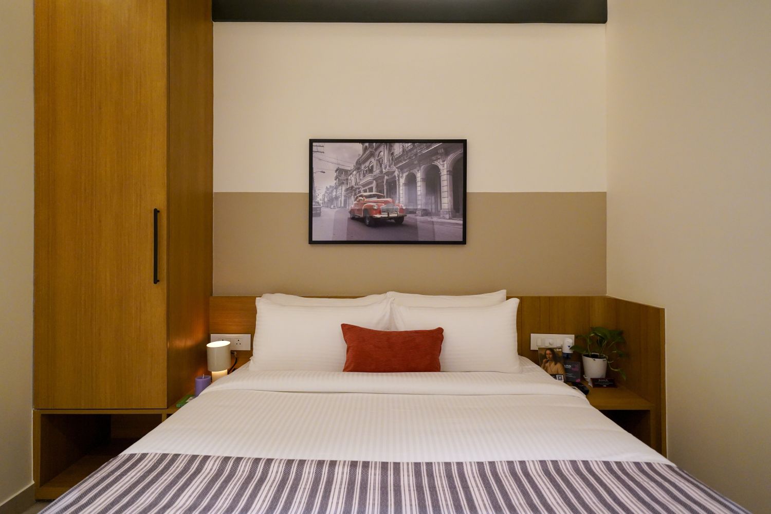 Standard king room (11)