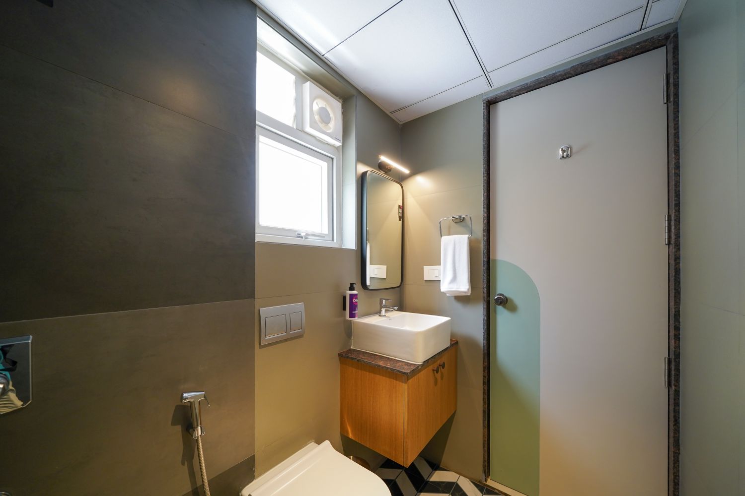 Standard king room (14)