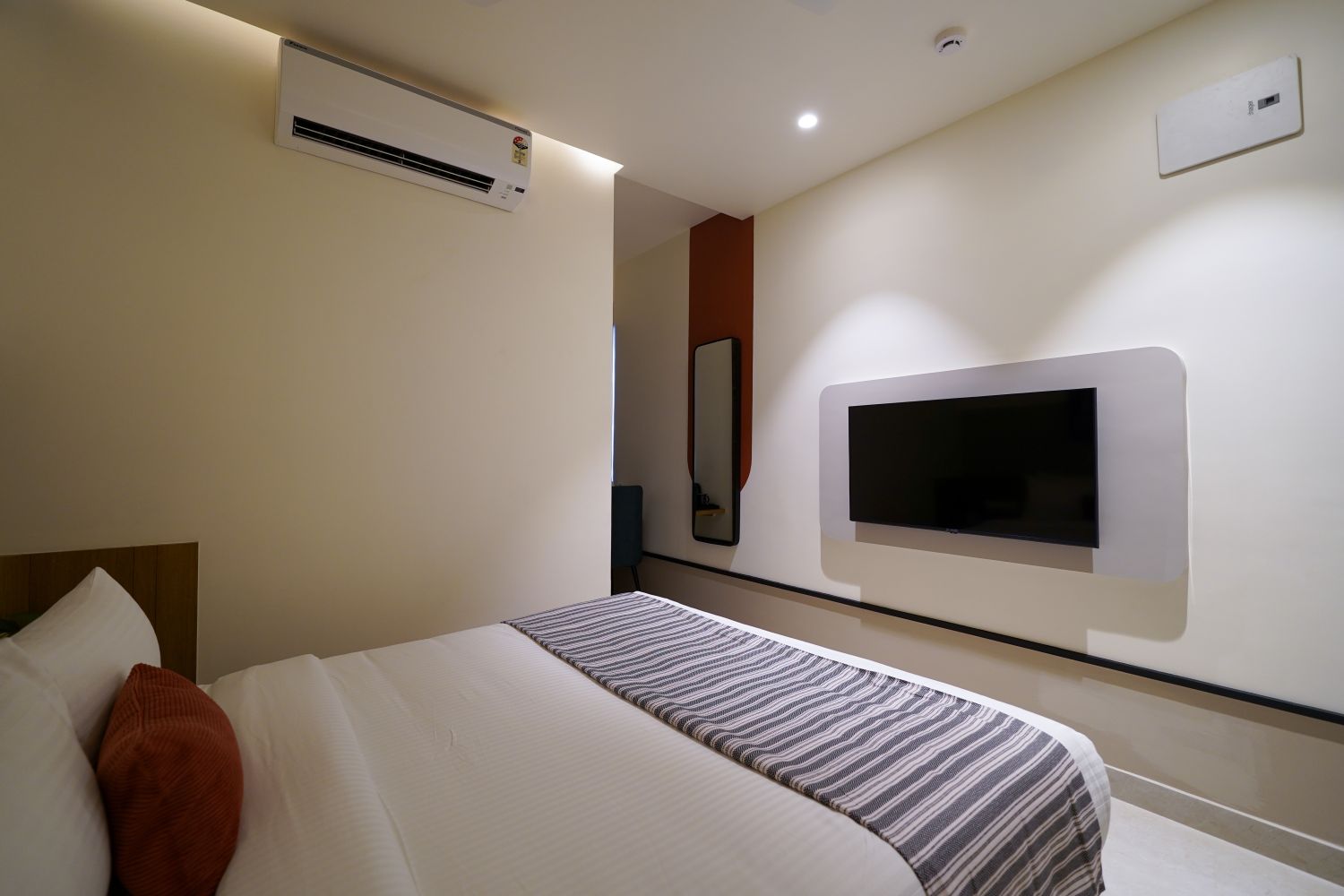 Standard king room (4)