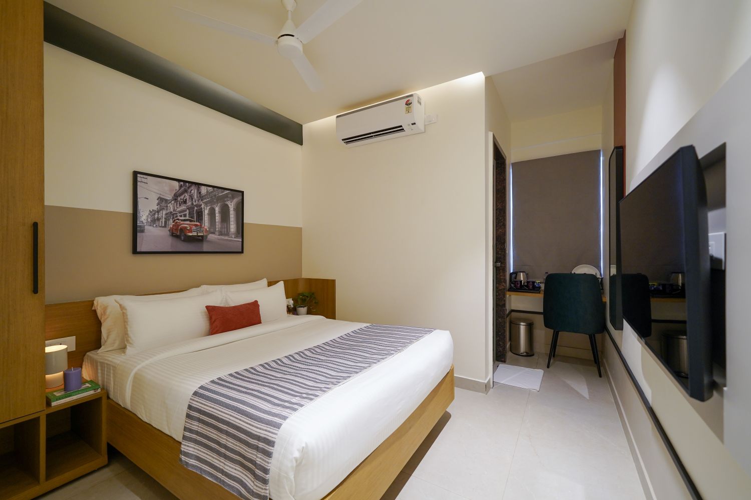 Standard king room (8)